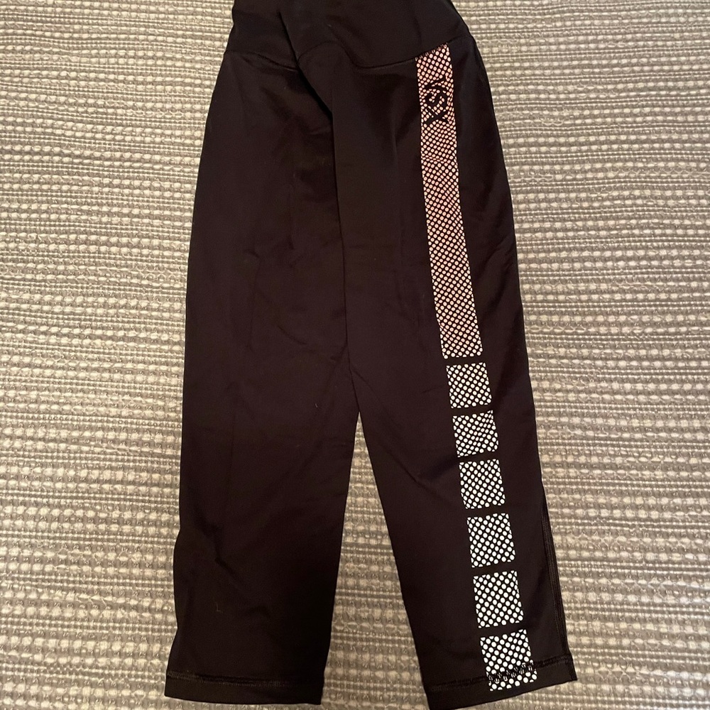 Knockout by Victoria’s Secret sport Capri. Black with pink on the side. Small